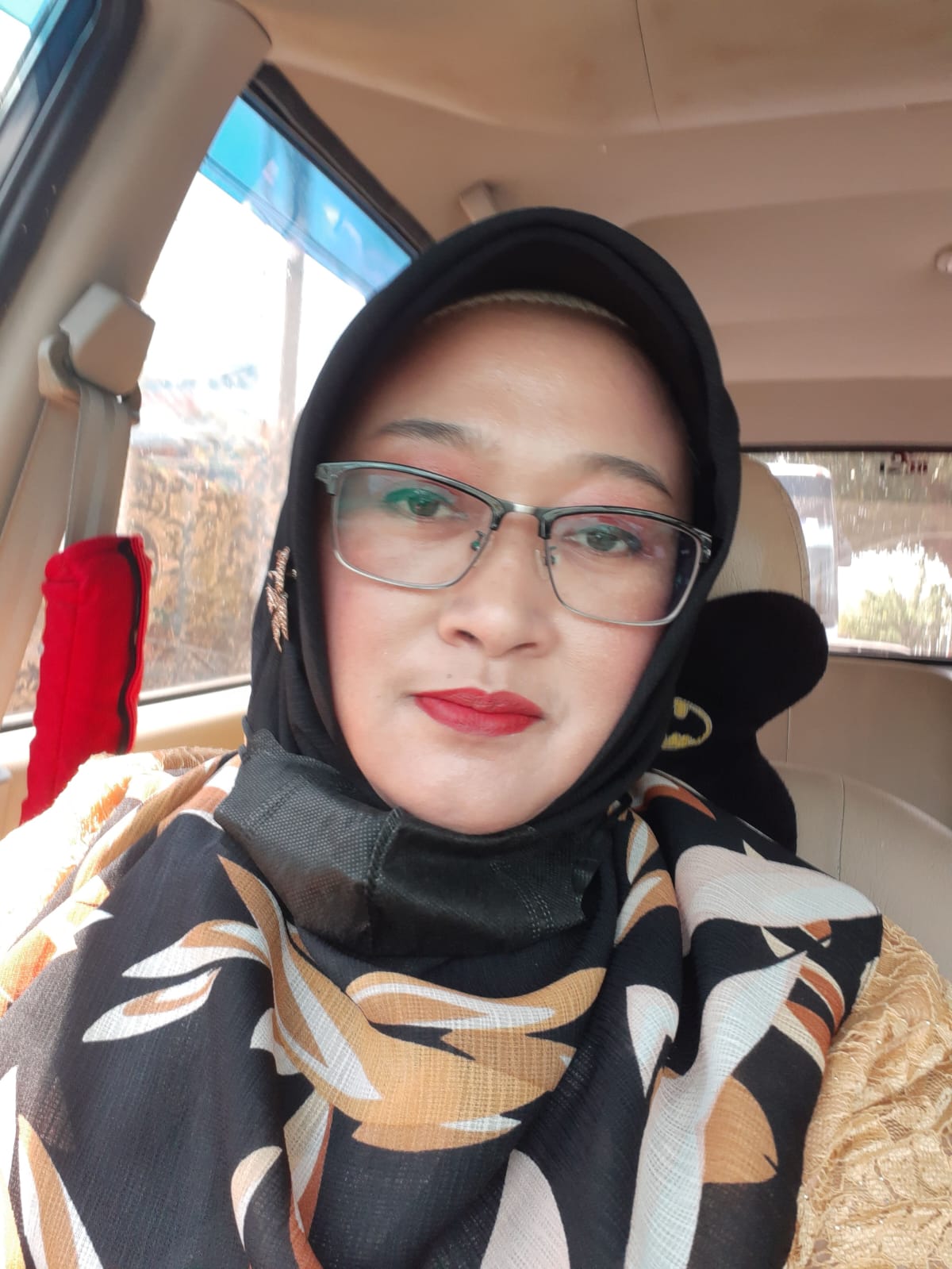 Foto NINUK TJATUR WAHJUNI